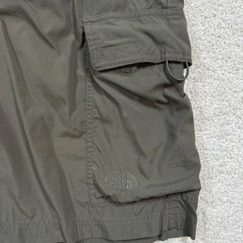 The North Face Cargo Shorts Mens XL Green Ripstop Hiking Outdoor